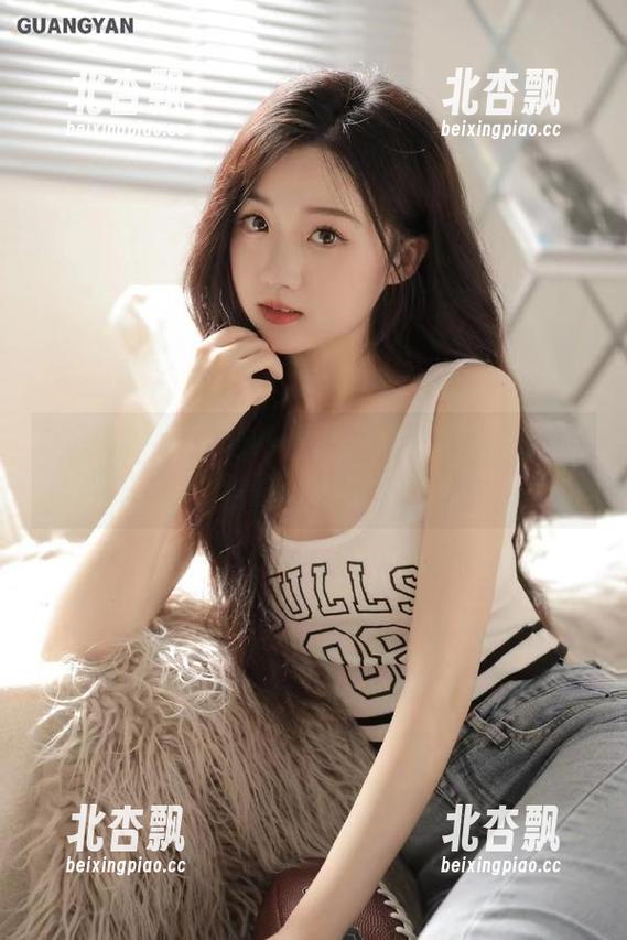 Xiuren秀人网 - 原图分享：周琰琳LIN油亮写真作品带来的视觉盛宴.txt