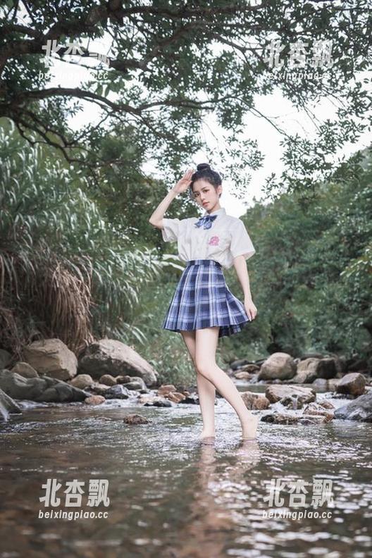 Xiuren秀人网 - 走进土肥圆Carol的世界，天台写真图包资源中的每一帧都动人心弦.txt