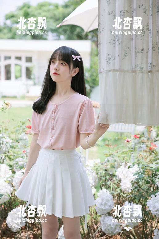 Xiuren秀人网 - 在线获取夏馨瑶制服写真原图，感受时尚与美丽交织的瞬间.txt