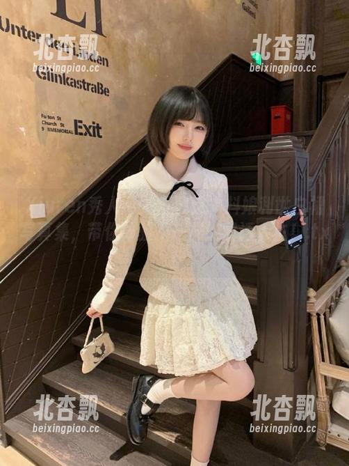 Xiuren秀人网 - 下载这本抖娘利世白裙写真集，带你体验不一样的童话人生！.txt