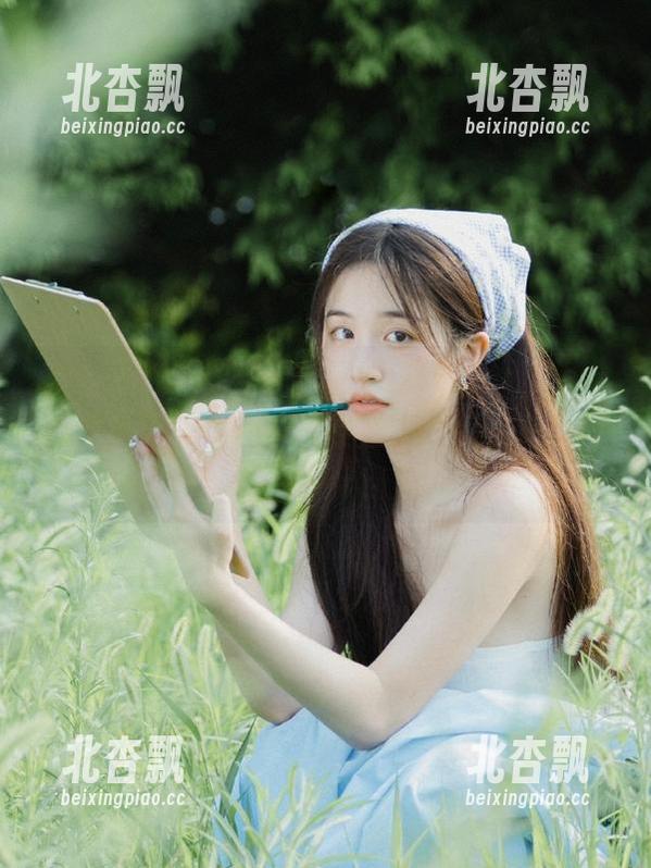 Xiuren秀人网 - 高清分享梓萱Crystal的自拍秘籍，揭开博主魅力背后的真实面纱.txt