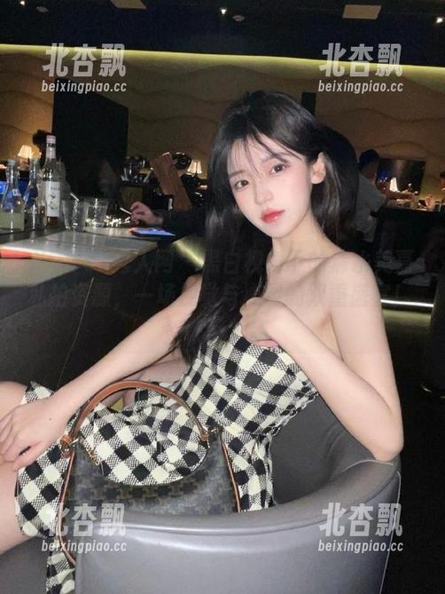 Xiuren秀人网 - 黑白视角下的清水美嘉私拍资源，一场视觉与心灵的双重盛宴！.txt