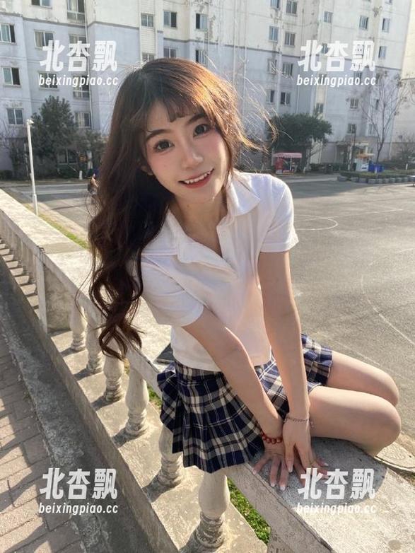 Xiuren秀人网 - 白色之光：白洁Bessie的独特写真作品资源，照亮你的心灵.txt