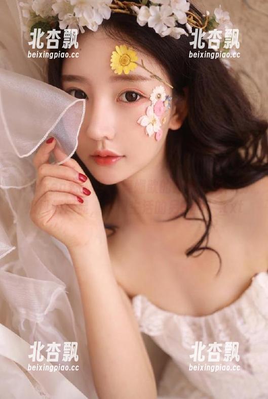 Xiuren秀人网 - 舞媚歆的最新套图：厨娘风情尽显，展现生活的另一面！.txt