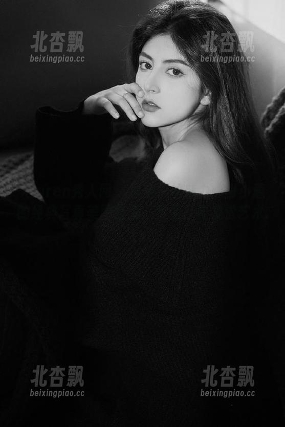 Xiuren秀人网 - 探索灰丝魅力：谢小蒽的经典写真美图合集，尽情享受视觉艺术.txt