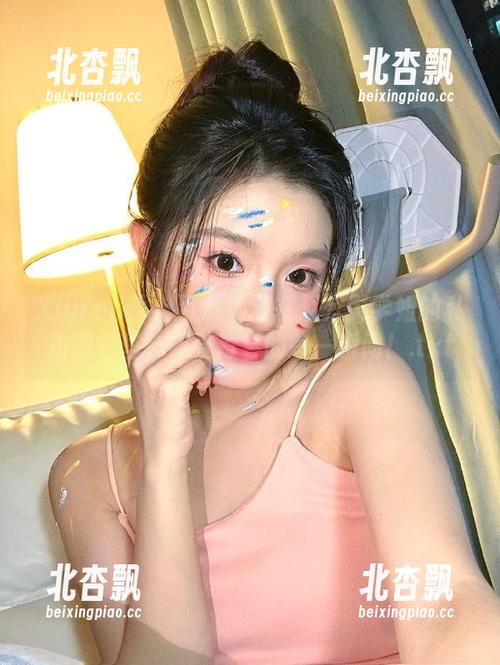 Xiuren秀人网 - 畅游在赵万灵学姐的私拍图包里，感受青春的每一瞬间！.txt