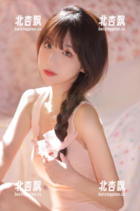 Xiuren秀人网-香澄在东京 Xiuren秀人网 - 香澄在东京亲自分享美足写真,展现夏季的轻盈与优雅.txt