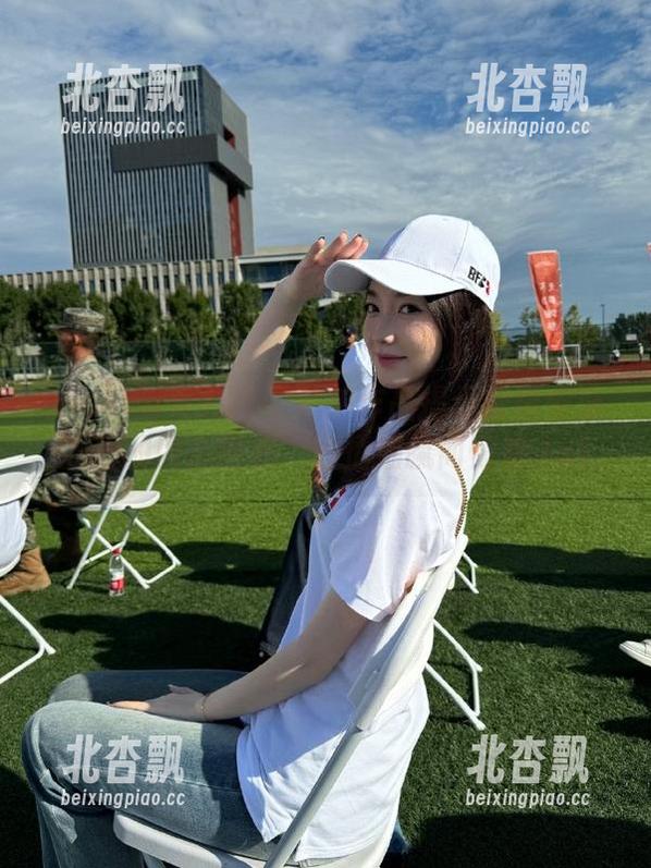 Xiuren秀人网 - 私拍作品揭示麦琪绫冰激淋的内心世界，剧情细腻而惊艳.txt
