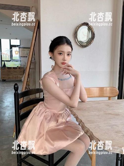 Xiuren秀人网 - 福利时间到，麻布学妹裸足作品送你春日的美好！.txt