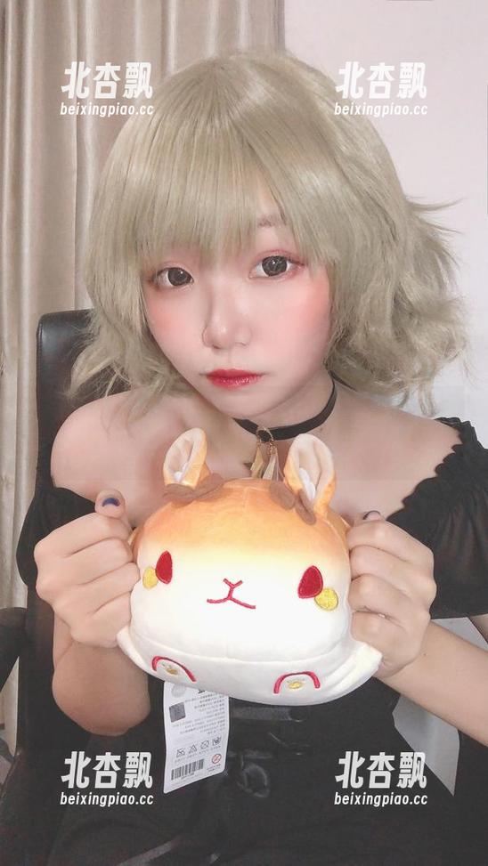 在无圣光的氛围中，Yoko宅夏展现索尼子本婚纱的精致套图.txt