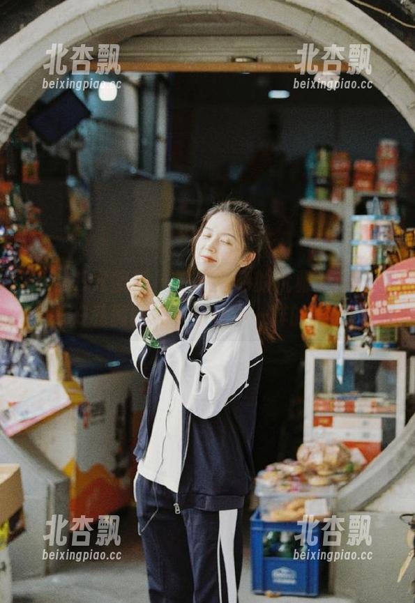 YouMi尤蜜荟 - 一抹白色的优雅：lingyu69私房图集带你看不一样的美.txt