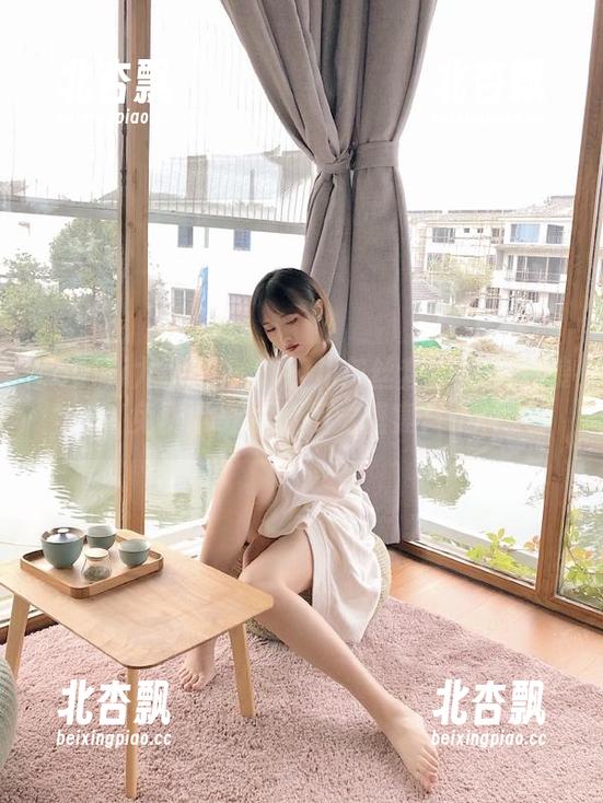 YouMi尤蜜荟 - 刘钰儿灰丝套图震撼来袭，免费下载体验视觉盛宴！.txt