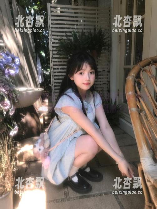 YouMi尤蜜荟 - 高清周妍希短裙写真资源，带你领略青春的无限风情.txt