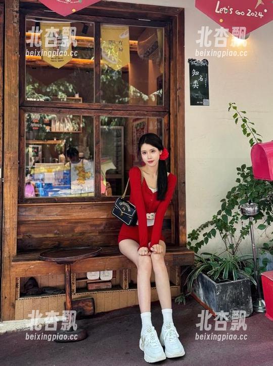 YouMi尤蜜荟 - 旅拍摄影中的玥儿玥er：分享我的精美图片与旅行灵感.txt