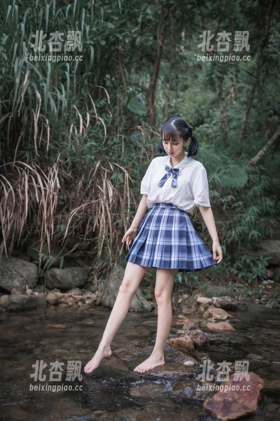 私房美图赏析：ZinieQ的礼服如何诠释个性之美.txt