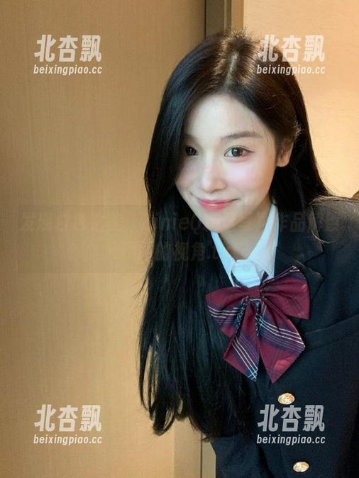 发现白色之美，ZinieQ精选写真作品解锁不同的视角.txt