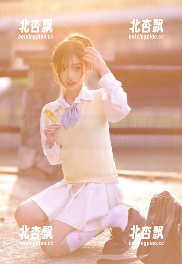 细腻的镜头下，ZinieQ为江之岛盾子定格的绝美写真美图.txt