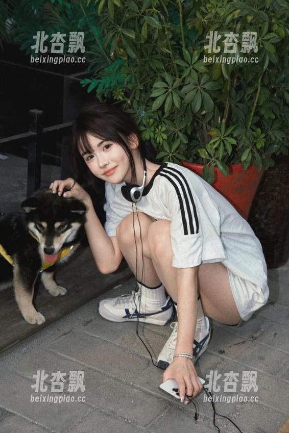 beautyleg-Sarah beautyleg - Sarah的泳衣作品图包:透视她的独特风格与迷人姿态.txt