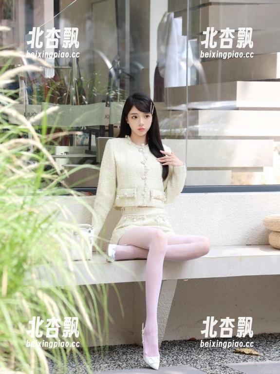 pans - 兔兔的礼服奇幻之旅：精彩合集图册，陪你感受时尚魅力！.txt