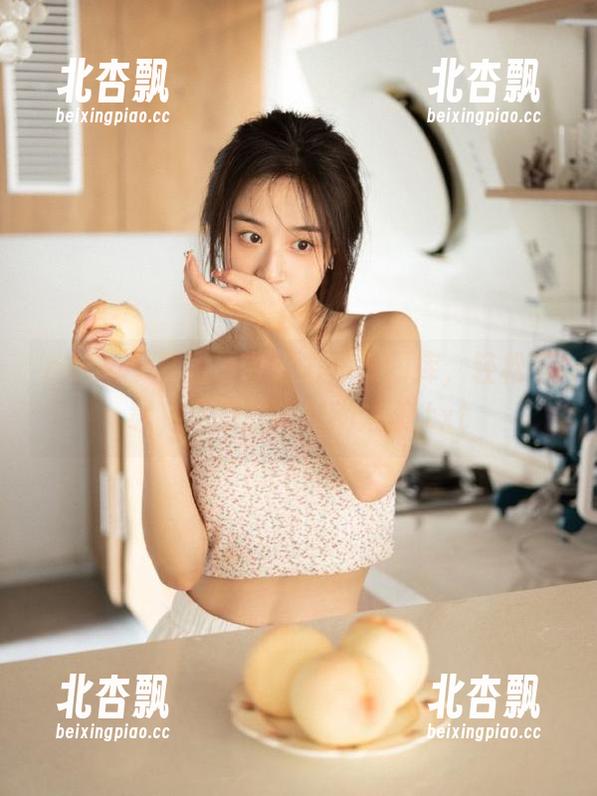 pans - 夏涵吊带魅力写真图库，轻松下载，尽情欣赏时尚之美.txt