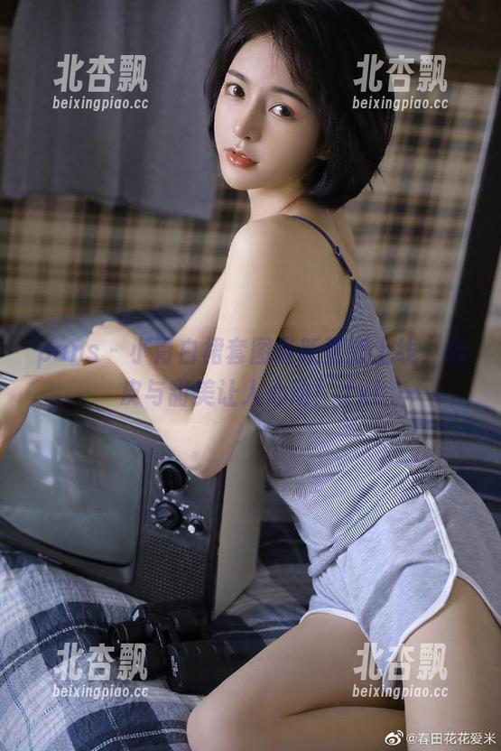 pans - 小青白裙套图最新更新上线，俏皮与甜美让人心动！.txt