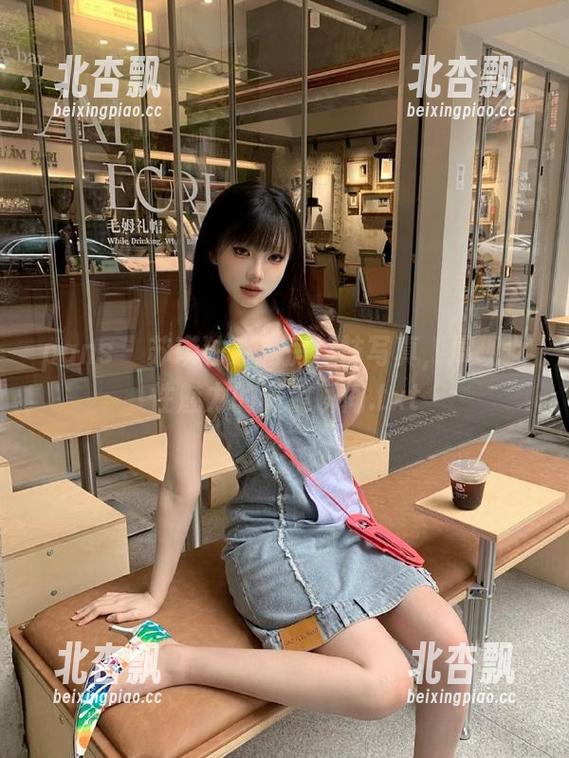 pans - 苏琪独家私房丝袜写真，展现女性魅力的极致瞬间.txt