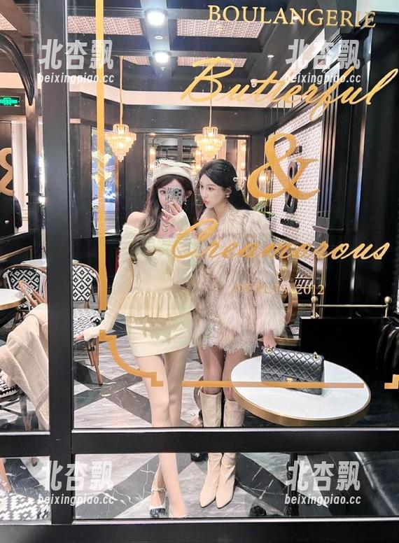 shimo霜月的时尚秘史：精美秘书写真的图片合集，展现现代女性气质.txt