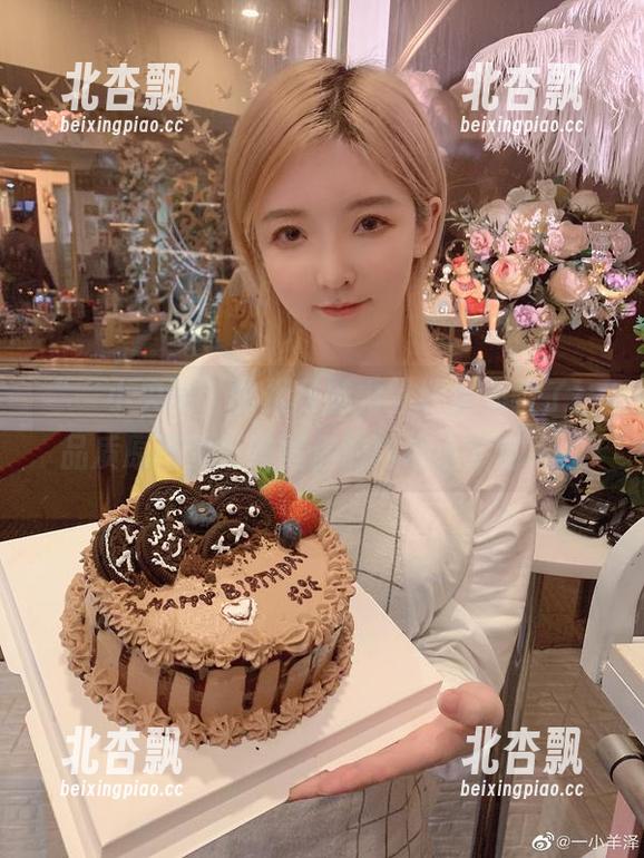 “一小央泽”的优雅魅力，坏女人罢了，品质原图壁纸唤醒你的内心小宇宙.txt
