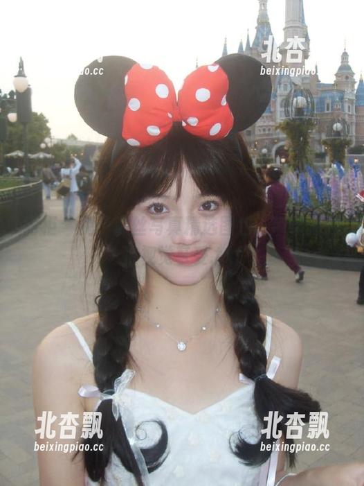 丽柜 - 兔子黑丝写真精选图包，带给你独特视觉享受.txt