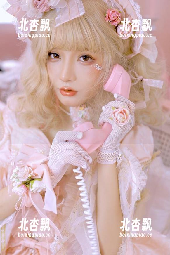 丽柜 - 高清写真与兔子女王的传奇故事，谱写属于自己的时尚篇章.txt