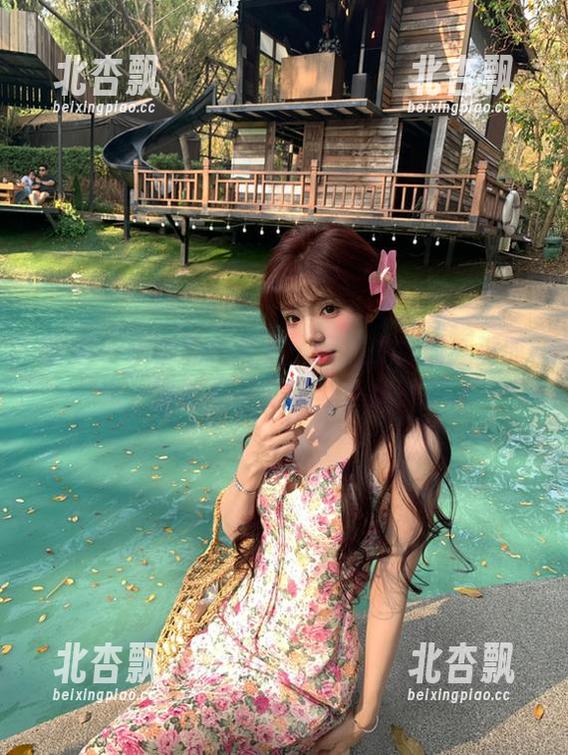 丽柜 - 子晴私拍合集：锁定少女的纯真时光，谁说我不可以当少女？.txt