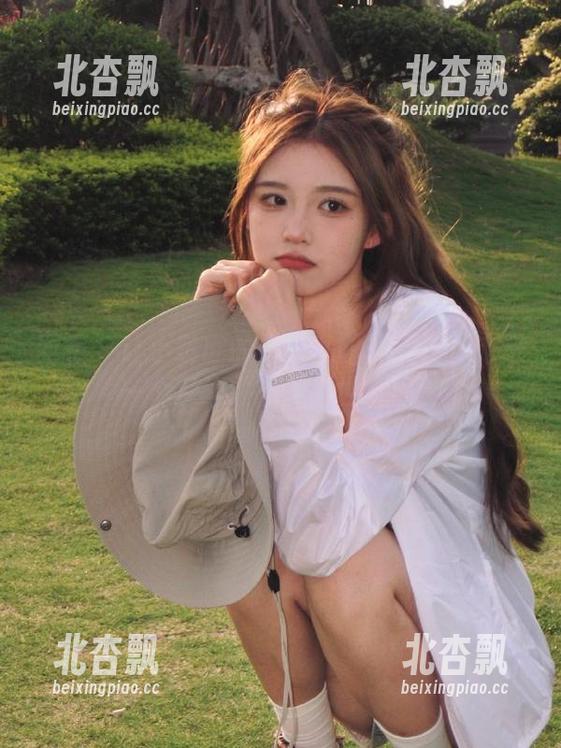 丽柜 - 让小璐璐的白裙私拍作品带你走进一个梦幻般的视觉世界.txt