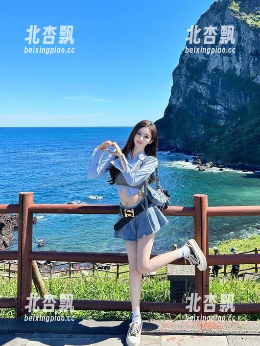 丽柜 - 最新更新的“心心双人”写真集，记录着感动与甜蜜的双人故事.txt