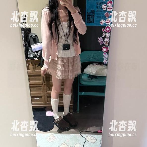 丽柜-文欣 丽柜 - 福利来临,文欣双人写真让你在每一帧中发现惊喜与美丽!.txt