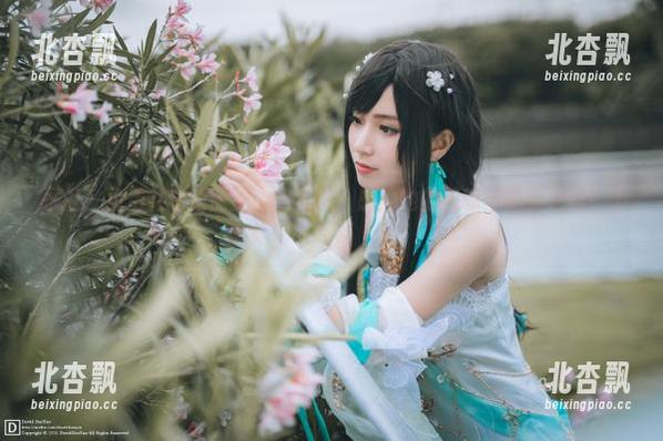 丽柜 - 免费共享甜甜护士的美图，感受她的温暖与职业之美！.txt