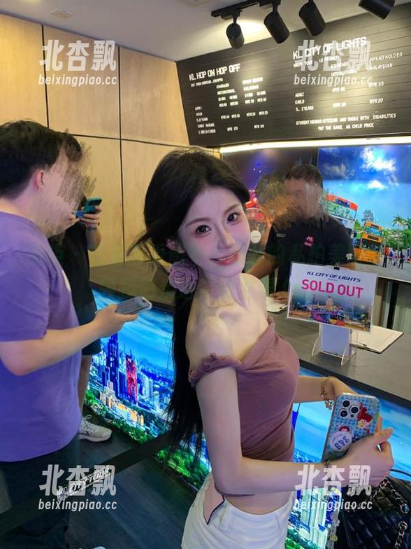 丽柜 - 在春暖香闺中，轩轩的私拍美图带领我们走进梦幻世界.txt