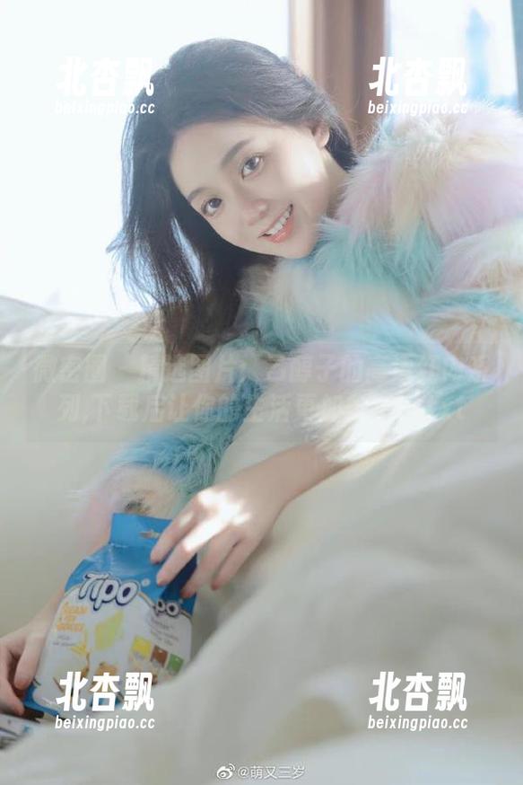 微密圈 - 精选图片：乙醇子的高透红内系列,下载后让你的生活更加多彩！.txt