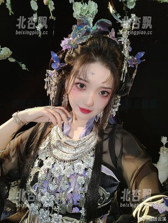 解读云溪溪的黑白作品集：原图背后的摄影技巧与构思.txt