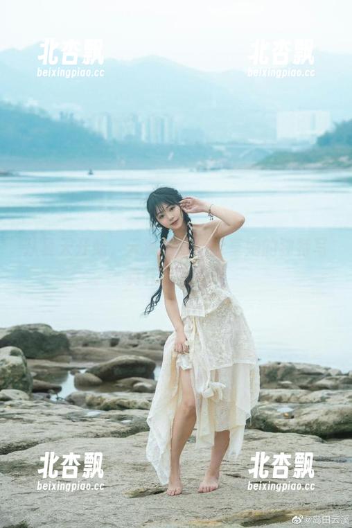 从夏天开始，云溪溪与您分享她的独特写真作品集.txt