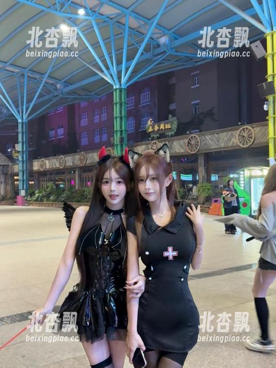 探秘今汐圣诞特辑：独特原图与写真作品集，尽显节日梦幻.txt