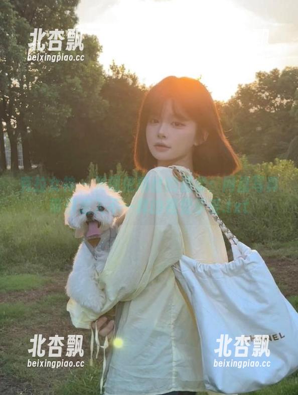 克拉女神 - 发现依娜丝的温柔：网盘写真带你走入不一样的视觉享受.txt