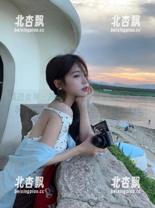 克拉女神 - 探秘嘉萌连衣裙套图合集，尽享她独特的时尚视角与搭配灵感！.txt