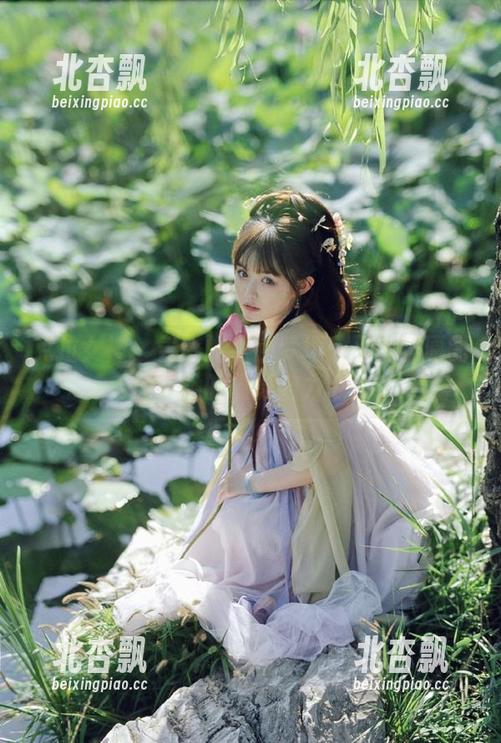 克拉女神 - 姜璐的黑色梦境：无圣光原图展示她的摄影魔力.txt