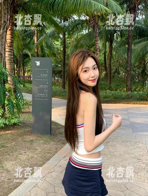 克拉女神 - 在线追随孟君，高清睡衣写真带你进入时尚新境界.txt