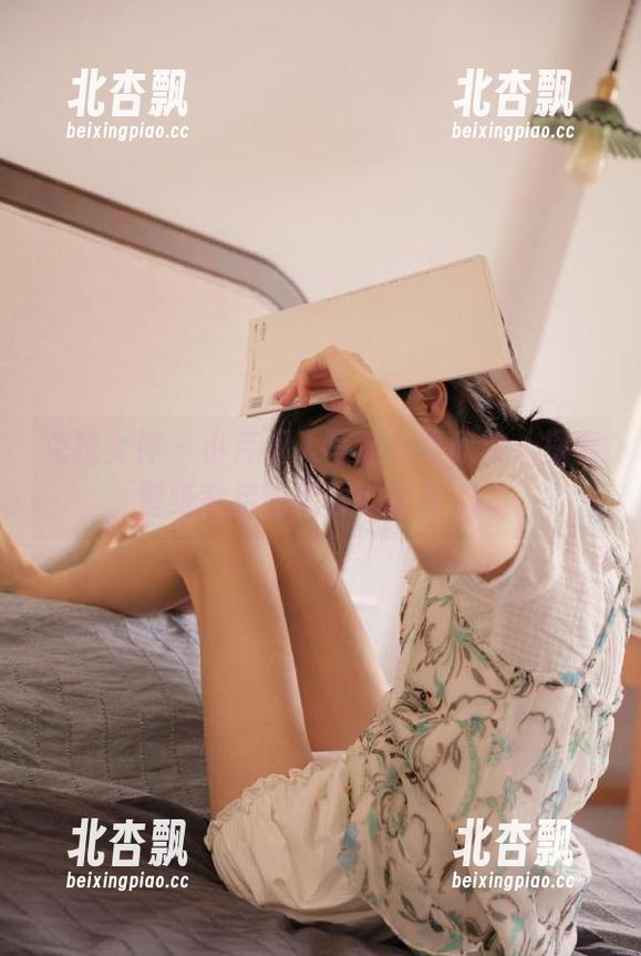 克拉女神 - 小芹双人写真合集欣赏，探索壁纸背后的无限可能性.txt
