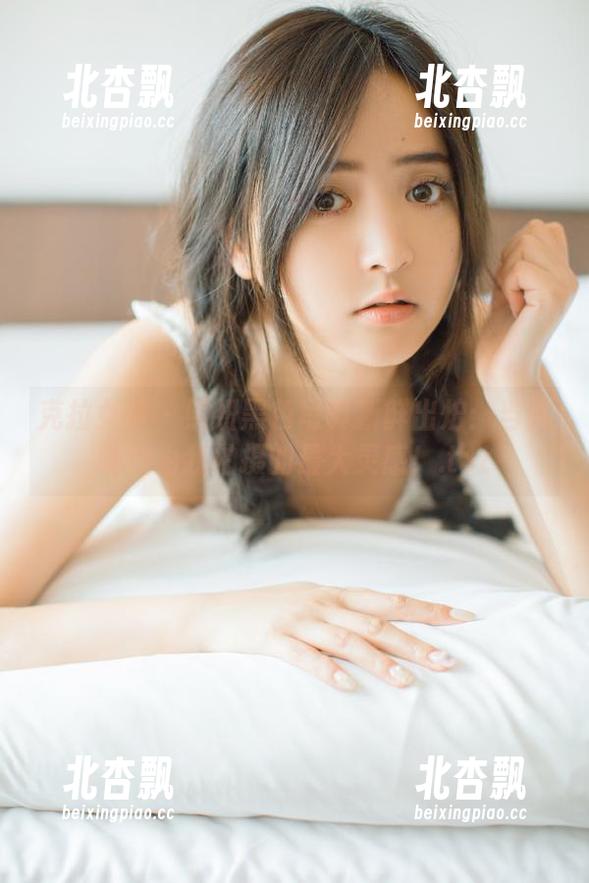 克拉女神-熙妍 克拉女神 - 熙妍黑色写真新鲜出炉:当自嘲成为我拍摄的最大灵感!.txt
