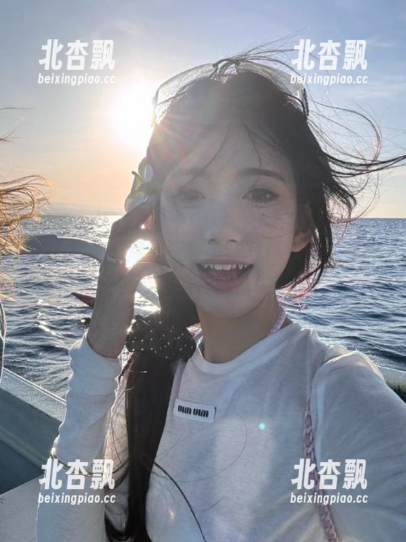 克拉女神 - 尽享王睿美腿写真，独家美图资源带来的视觉盛宴.txt