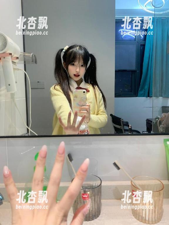 克拉女神 - 迷醉于盈盈白裙：解读作品集中的每一张原图.txt