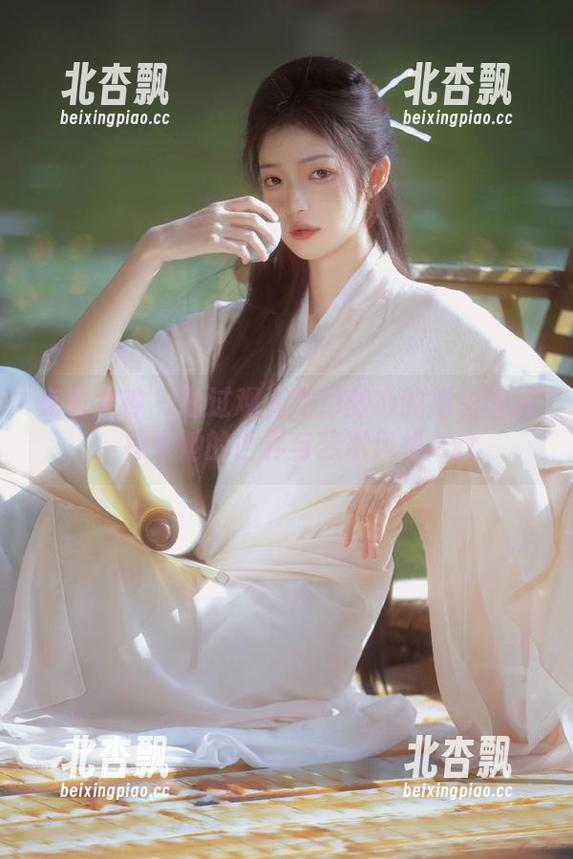 克拉女神-芝月 克拉女神 - 通过观看芝月甜心的精彩图片,探索她的世界与艺术风格.txt