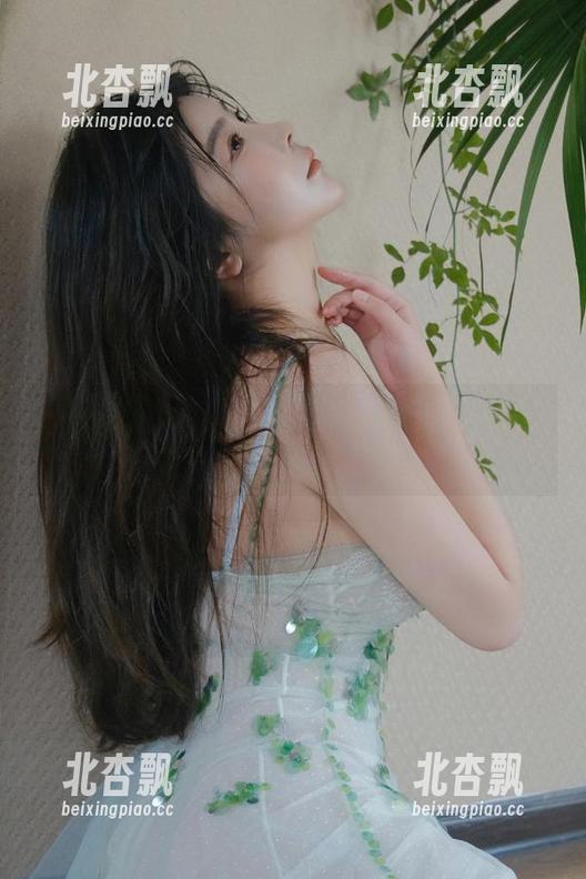 克拉女神-菲菲 克拉女神 - 性感的艺术:菲菲吊带的原图与图片,绝对不容错过!.txt